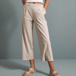 BANANA REPUBLIC Fly-weight cropped pants